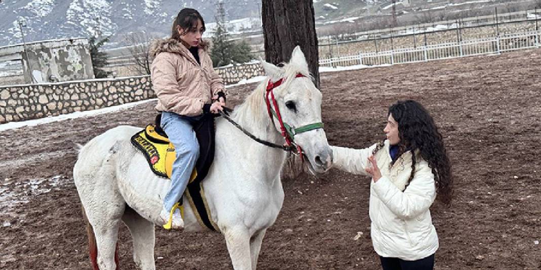 Dede yadigarına sahip çıktı: 27 yaşında çiftliğini kurarak işe atıldı 6